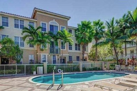 Copropriété à louer à Hallandale Beach, Floride: 2 chambres, 110.55 m2 № 1983387 - photo 5