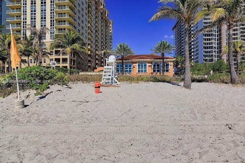 Copropriété à louer à Hallandale Beach, Floride: 2 chambres, 110.55 m2 № 1983387 - photo 14
