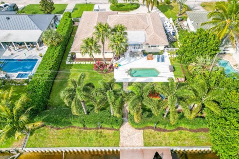Casa en venta en Lake Clarke Shores, Florida, 4 dormitorios, 205.04 m2 № 1168921 - foto 1