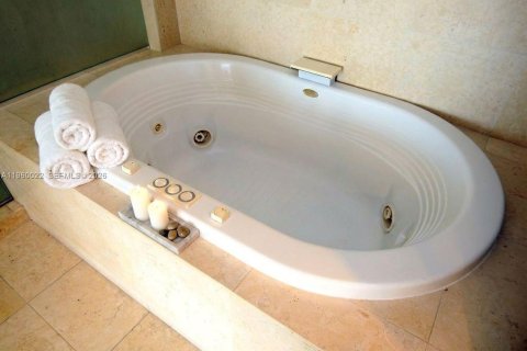 Copropriété à louer à Miami Beach, Floride: 2 chambres, 127.28 m2 № 2020279 - photo 6