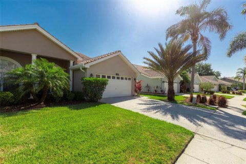 House in Palm Harbor, Florida 3 bedrooms, 173.73 sq.m. № 1781322 - photo 1