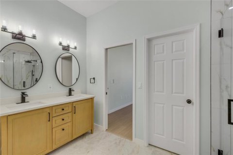 House in Palm Harbor, Florida 3 bedrooms, 173.73 sq.m. № 1781322 - photo 12