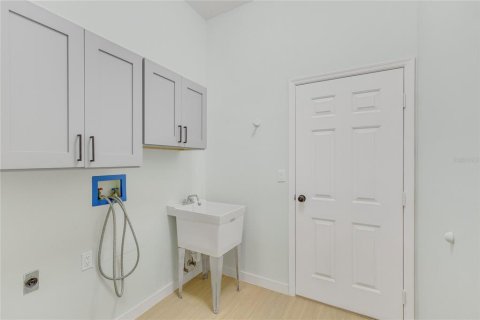 House in Palm Harbor, Florida 3 bedrooms, 173.73 sq.m. № 1781322 - photo 13