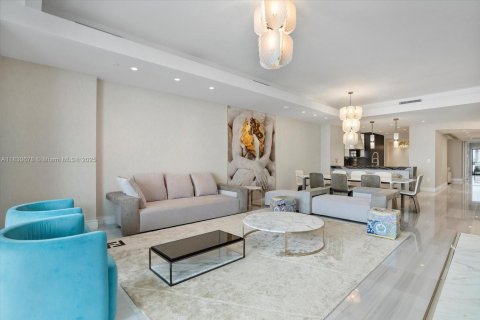 Condominio en alquiler en Sunny Isles Beach, Florida, 4 dormitorios, 305.37 m2 № 1977562 - foto 11