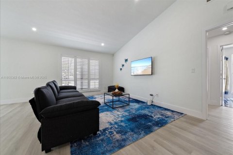 House in Marco Island, Florida 3 bedrooms, 134.52 sq.m. № 1875072 - photo 16