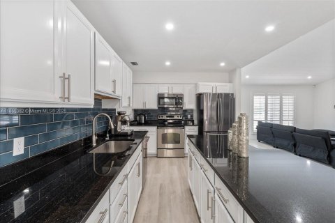 House in Marco Island, Florida 3 bedrooms, 134.52 sq.m. № 1875072 - photo 8