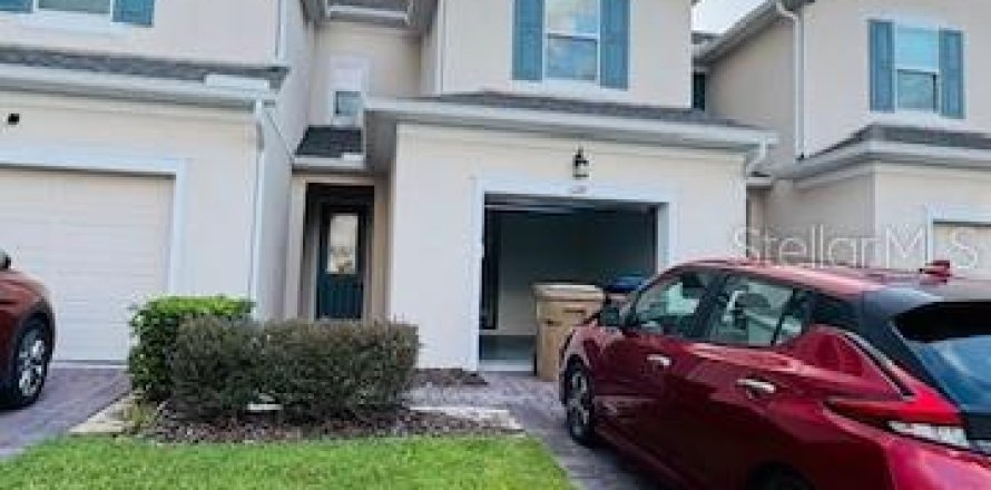 Adosado en Kissimmee, Florida 3 dormitorios, 135.64 m2 № 1912456
