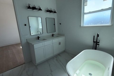 House in Port Charlotte, Florida 4 bedrooms, 182.37 sq.m. № 2306744 - photo 17