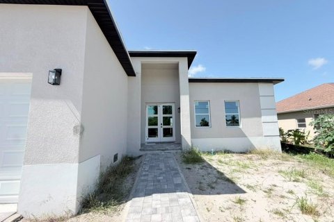 House in Port Charlotte, Florida 4 bedrooms, 182.37 sq.m. № 2306744 - photo 4
