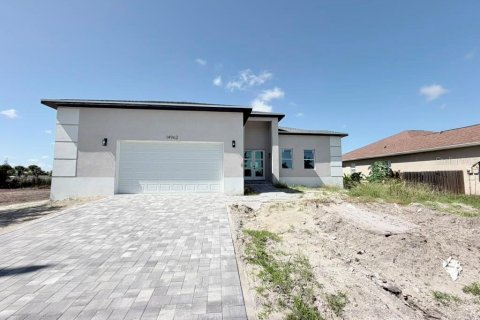 House in Port Charlotte, Florida 4 bedrooms, 182.37 sq.m. № 2306744 - photo 2
