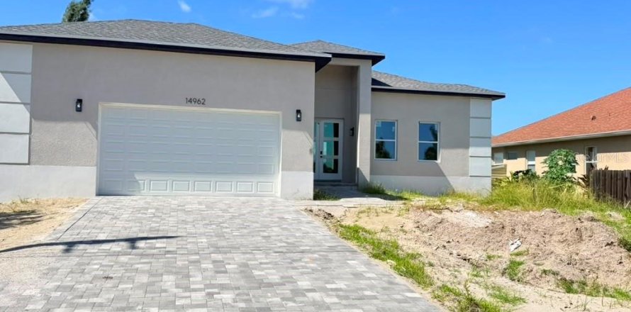 House in Port Charlotte, Florida 4 bedrooms, 182.37 sq.m. № 2306744