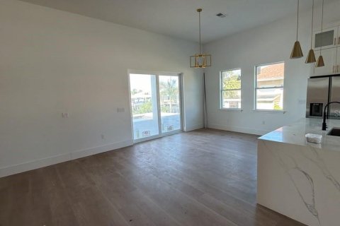 House in Port Charlotte, Florida 4 bedrooms, 182.37 sq.m. № 2306744 - photo 10