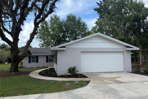 Villa ou maison à vendre à Apopka, Floride: 3 chambres, 142.05 m2 № 1870291 - photo 2