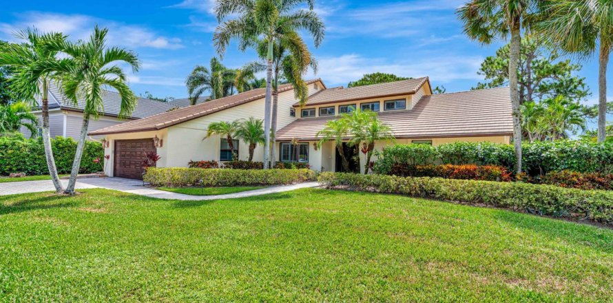 House in Palm Beach Gardens, Florida 3 bedrooms, 288.83 sq.m. № 2184640