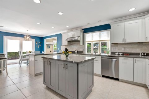 House in Palm Beach Gardens, Florida 3 bedrooms, 288.83 sq.m. № 2184640 - photo 10