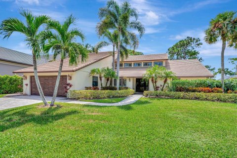 House in Palm Beach Gardens, Florida 3 bedrooms, 288.83 sq.m. № 2184640 - photo 22