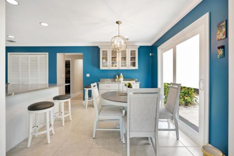 House in Palm Beach Gardens, Florida 3 bedrooms, 288.83 sq.m. № 2184640 - photo 15