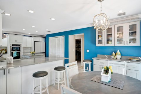 House in Palm Beach Gardens, Florida 3 bedrooms, 288.83 sq.m. № 2184640 - photo 14