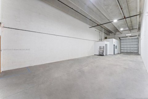 Propiedad comercial en venta en Miami, Florida № 1830996 - foto 15