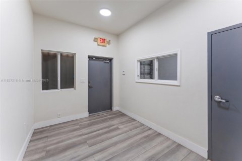 Propiedad comercial en venta en Miami, Florida № 1830996 - foto 13