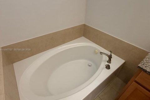 Casa en venta en Miami, Florida, 3 dormitorios, 182.55 m2 № 2003873 - foto 12