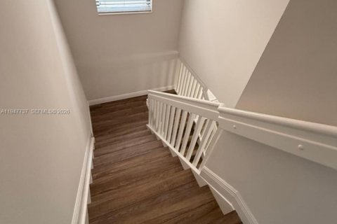 Casa en venta en Miami, Florida, 3 dormitorios, 182.55 m2 № 2003873 - foto 4