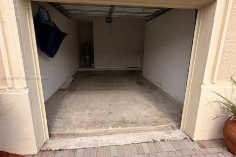 Casa en venta en Miami, Florida, 3 dormitorios, 182.55 m2 № 2003873 - foto 3