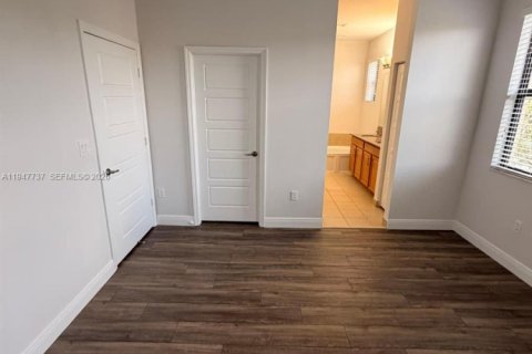 Casa en venta en Miami, Florida, 3 dormitorios, 182.55 m2 № 2003873 - foto 13