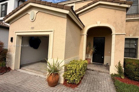 Casa en venta en Miami, Florida, 3 dormitorios, 182.55 m2 № 2003873 - foto 2