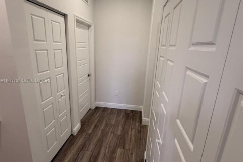 Casa en venta en Miami, Florida, 3 dormitorios, 182.55 m2 № 2003873 - foto 5