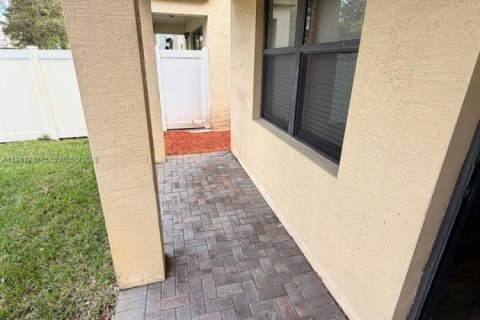 Casa en venta en Miami, Florida, 3 dormitorios, 182.55 m2 № 2003873 - foto 14