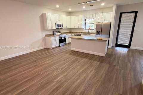 Casa en venta en Miami, Florida, 3 dormitorios, 182.55 m2 № 2003873 - foto 19