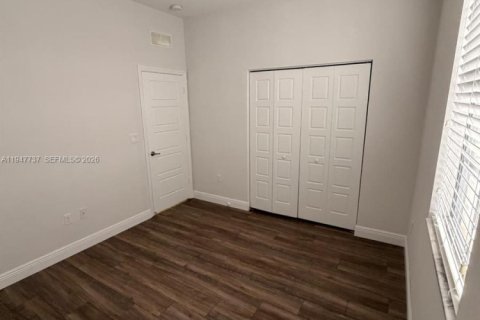 Casa en venta en Miami, Florida, 3 dormitorios, 182.55 m2 № 2003873 - foto 8