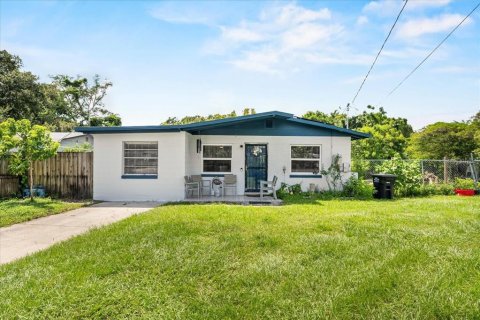 House in Orlando, Florida 4 bedrooms, 127.55 sq.m. № 1894674 - photo 3