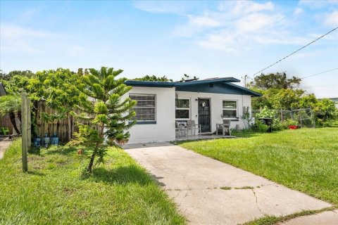 House in Orlando, Florida 4 bedrooms, 127.55 sq.m. № 1894674 - photo 1