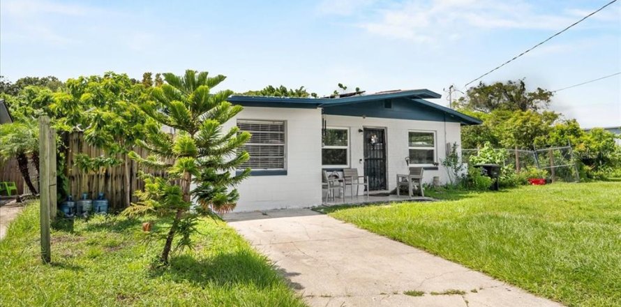 House in Orlando, Florida 4 bedrooms, 127.55 sq.m. № 1894674