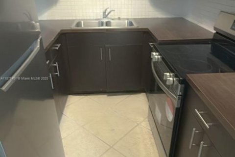 Copropriété à louer à Pompano Beach, Floride: 1 chambre, 58.81 m2 № 1898098 - photo 4