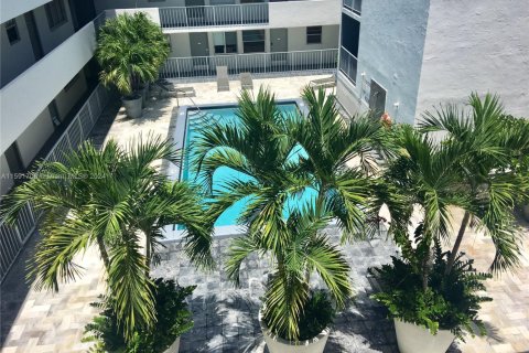 Condo in Miami Beach, Florida, 1 bedroom  № 1865414 - photo 1