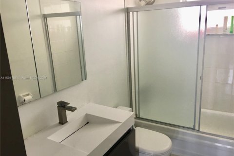 Condo in Miami Beach, Florida, 1 bedroom  № 1865414 - photo 8