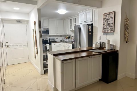 Condominio en venta en Sunny Isles Beach, Florida, 2 dormitorios, 148.92 m2 № 2352671 - foto 13