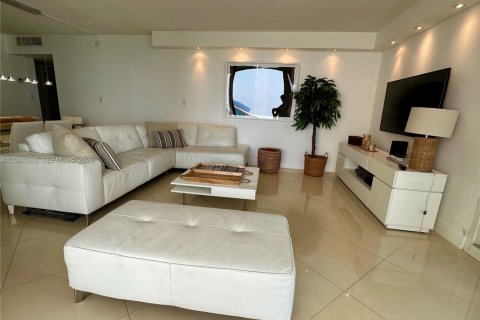Condominio en venta en Sunny Isles Beach, Florida, 2 dormitorios, 148.92 m2 № 2352671 - foto 10