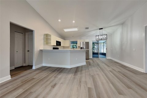 Villa ou maison à vendre à Zephyrhills, Floride: 3 chambres, 122.45 m2 № 2339269 - photo 4