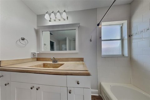 Villa ou maison à vendre à Zephyrhills, Floride: 3 chambres, 122.45 m2 № 2339269 - photo 10