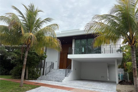 House in Key Biscayne, Florida 6 bedrooms, 297.84 sq.m. № 2055091 - photo 19