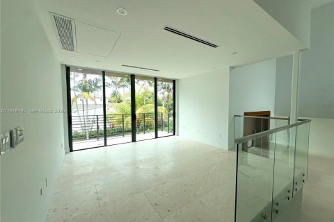 House in Key Biscayne, Florida 6 bedrooms, 297.84 sq.m. № 2055091 - photo 14