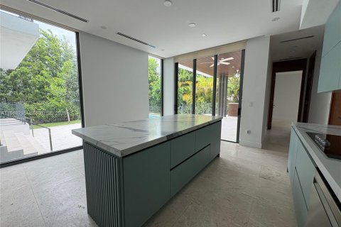 House in Key Biscayne, Florida 6 bedrooms, 297.84 sq.m. № 2055091 - photo 13