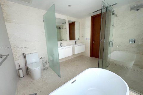 House in Key Biscayne, Florida 6 bedrooms, 297.84 sq.m. № 2055091 - photo 17