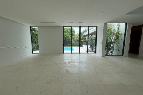 House in Key Biscayne, Florida 6 bedrooms, 297.84 sq.m. № 2055091 - photo 4