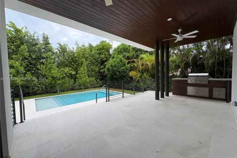 House in Key Biscayne, Florida 6 bedrooms, 297.84 sq.m. № 2055091 - photo 9