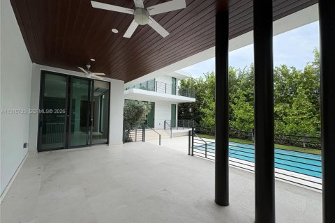 House in Key Biscayne, Florida 6 bedrooms, 297.84 sq.m. № 2055091 - photo 11